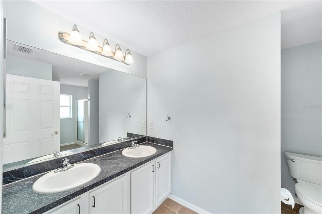 For Sale: $204,900 (2 beds, 2 baths, 1121 Square Feet)