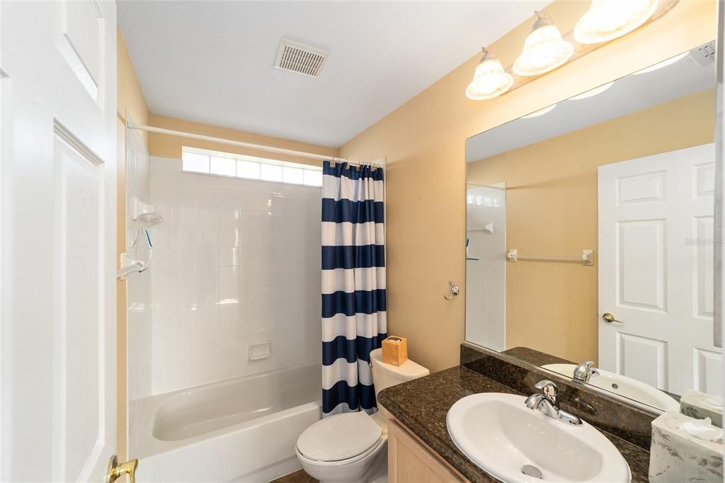 For Sale: $204,900 (2 beds, 2 baths, 1121 Square Feet)