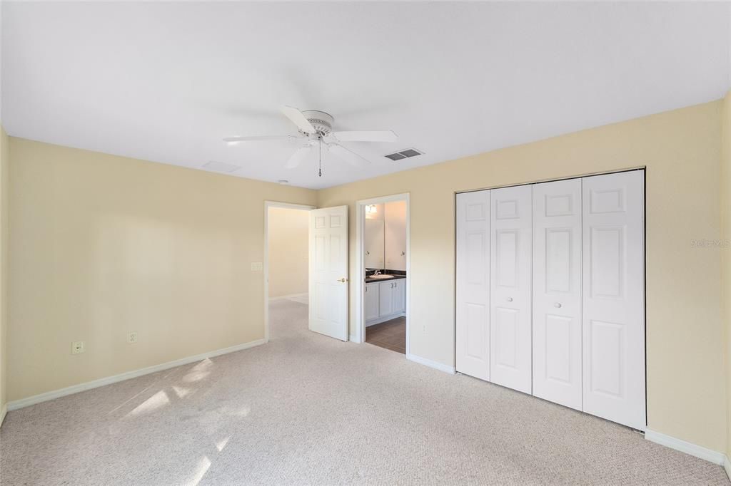 For Sale: $204,900 (2 beds, 2 baths, 1121 Square Feet)