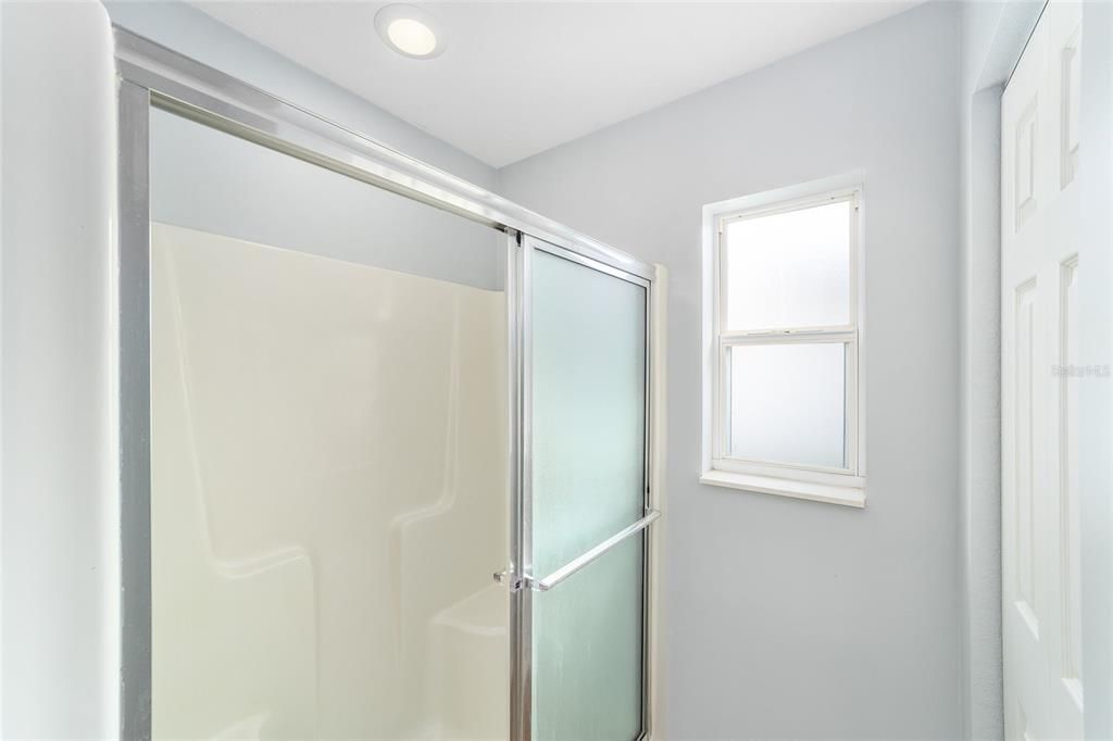 For Sale: $204,900 (2 beds, 2 baths, 1121 Square Feet)