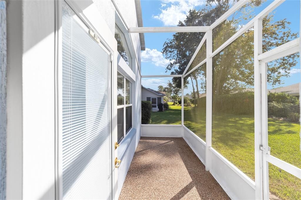 For Sale: $204,900 (2 beds, 2 baths, 1121 Square Feet)