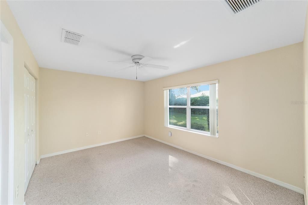 For Sale: $204,900 (2 beds, 2 baths, 1121 Square Feet)