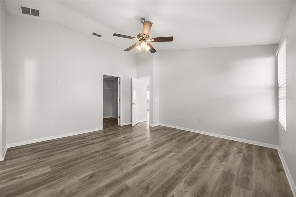 合同活跃: $399,900 (3 贝兹, 2 浴室, 1948 平方英尺)