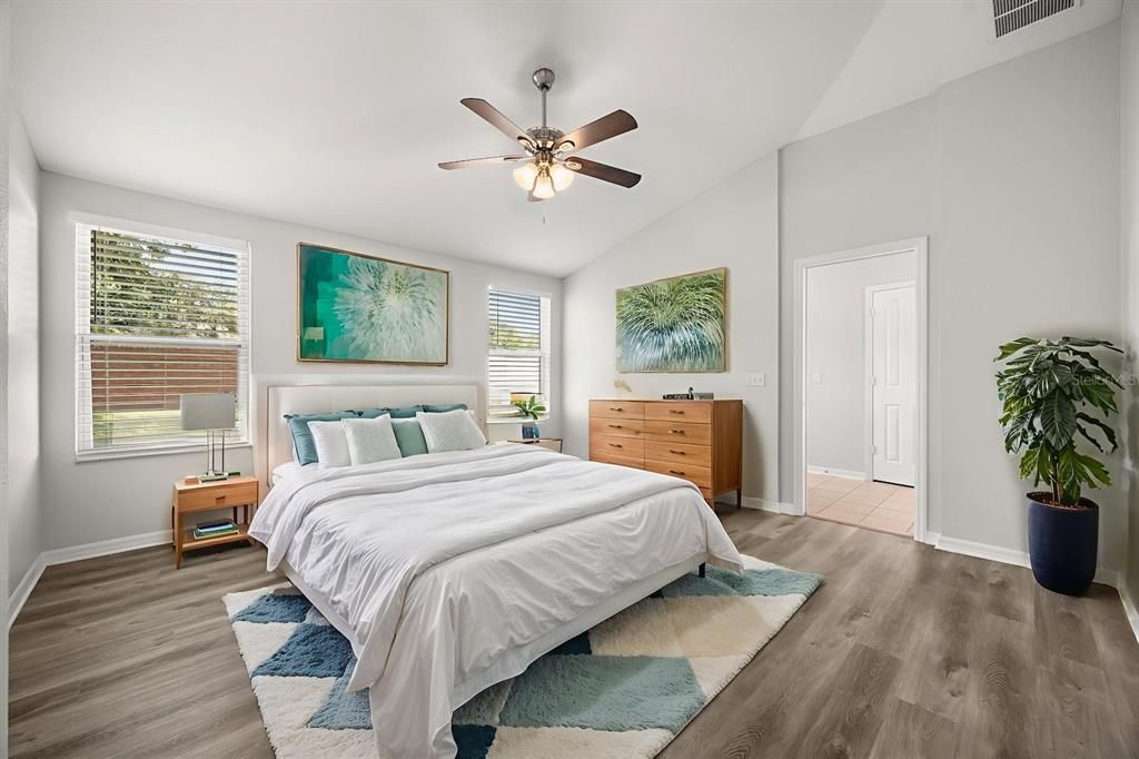 合同活跃: $399,900 (3 贝兹, 2 浴室, 1948 平方英尺)