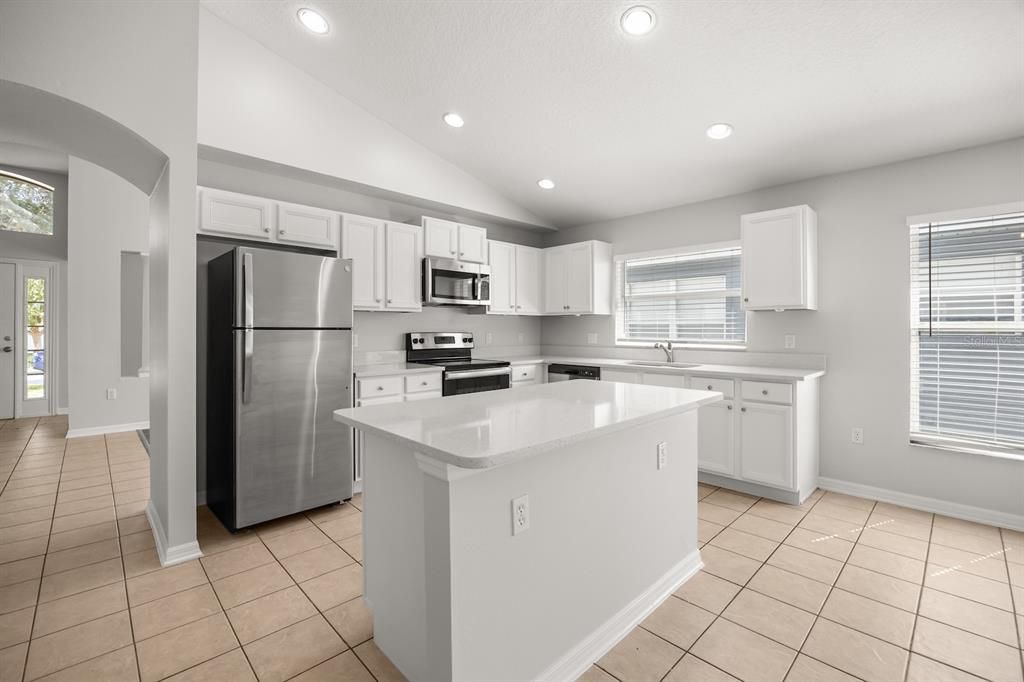 合同活跃: $399,900 (3 贝兹, 2 浴室, 1948 平方英尺)