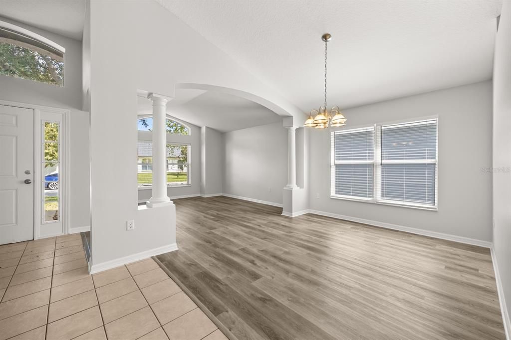 合同活跃: $399,900 (3 贝兹, 2 浴室, 1948 平方英尺)