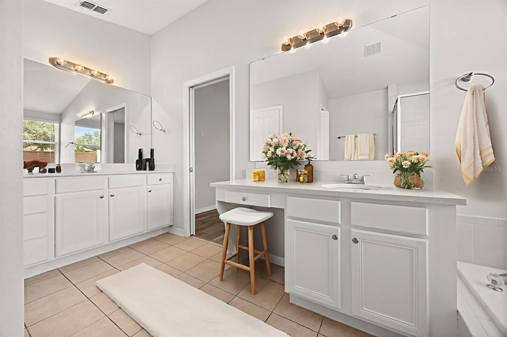 合同活跃: $399,900 (3 贝兹, 2 浴室, 1948 平方英尺)