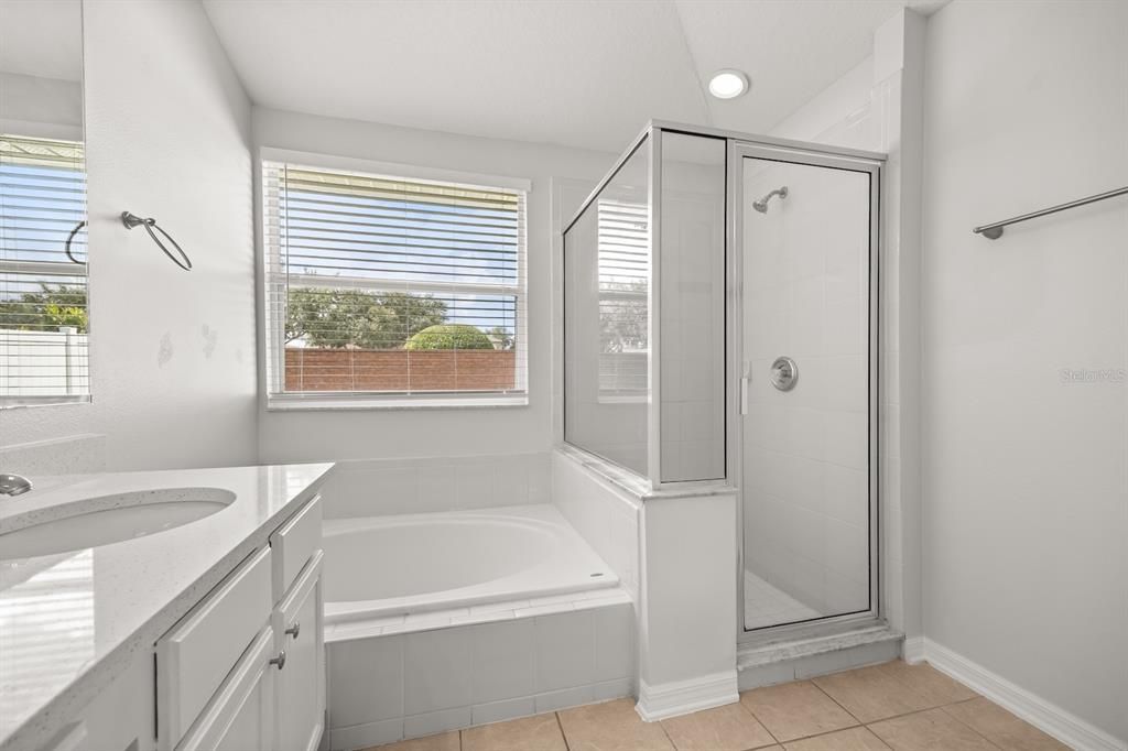 合同活跃: $399,900 (3 贝兹, 2 浴室, 1948 平方英尺)