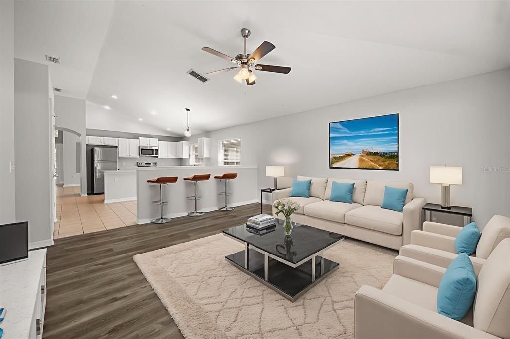 合同活跃: $399,900 (3 贝兹, 2 浴室, 1948 平方英尺)