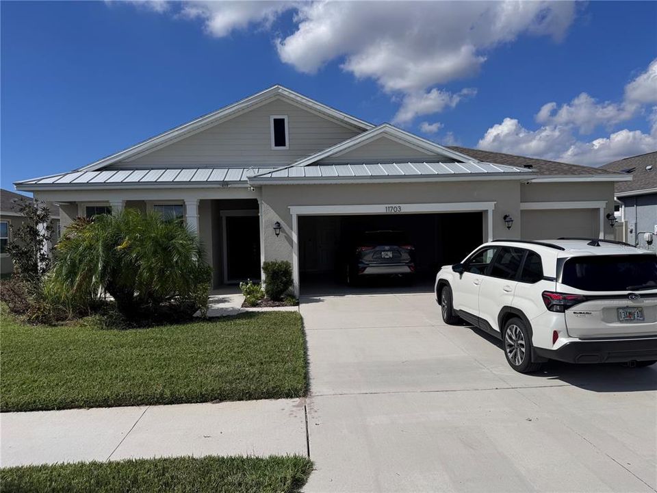 Recently Rented: $2,700 (4 beds, 2 baths, 2220 Square Feet)