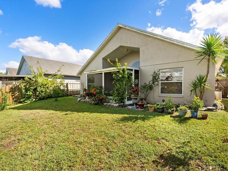 Active With Contract: $364,900 (4 beds, 2 baths, 1393 Square Feet)