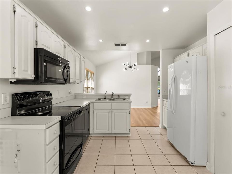Active With Contract: $364,900 (4 beds, 2 baths, 1393 Square Feet)