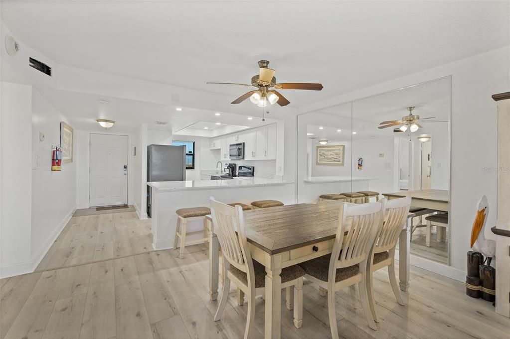 待售: $595,000 (2 贝兹, 2 浴室, 1145 平方英尺)