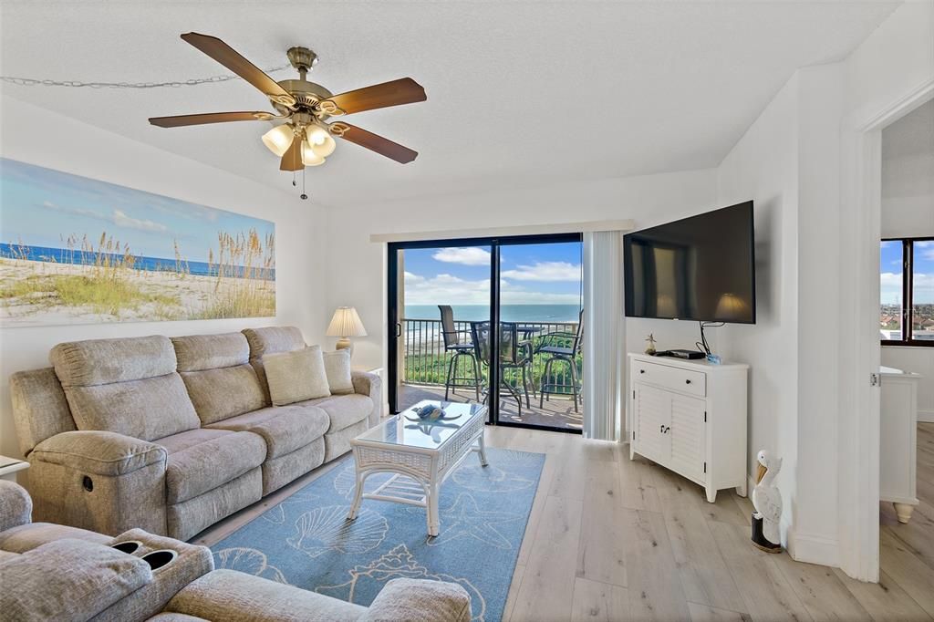 待售: $595,000 (2 贝兹, 2 浴室, 1145 平方英尺)