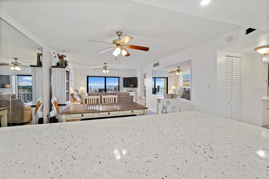 待售: $595,000 (2 贝兹, 2 浴室, 1145 平方英尺)