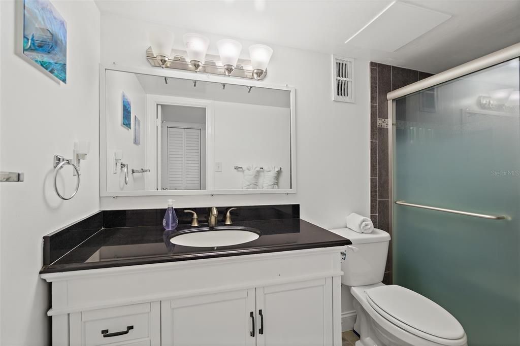 待售: $595,000 (2 贝兹, 2 浴室, 1145 平方英尺)