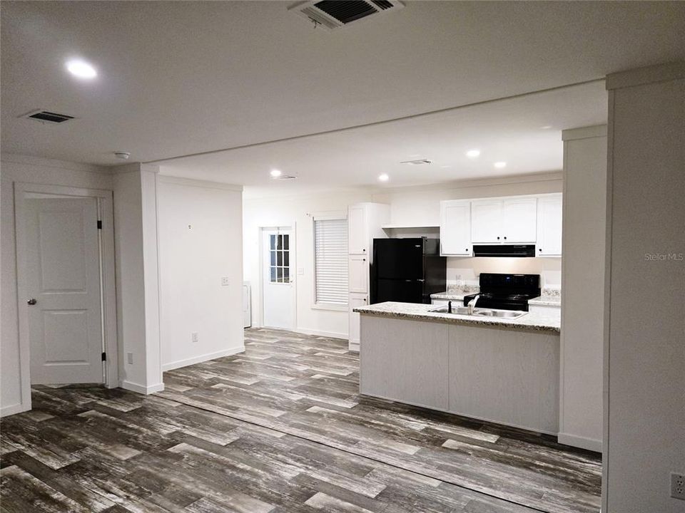 For Rent: $1,700 (2 beds, 2 baths, 1000 Square Feet)