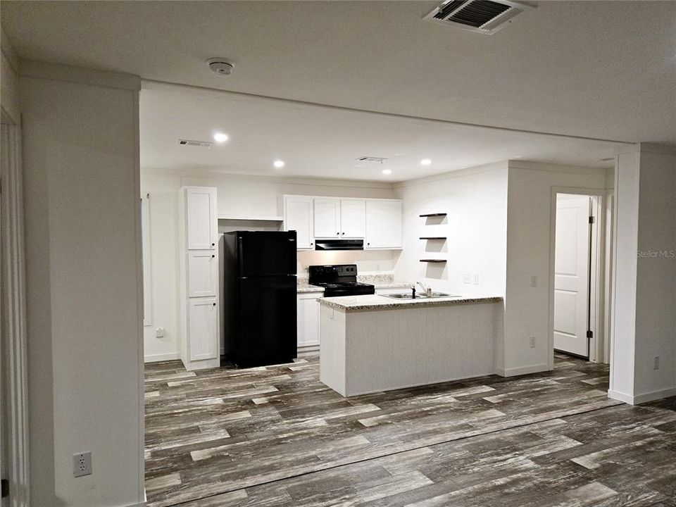 For Rent: $1,700 (2 beds, 2 baths, 1000 Square Feet)