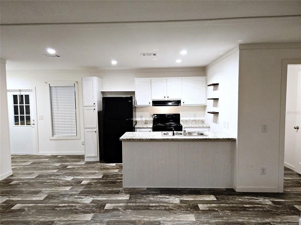 For Rent: $1,700 (2 beds, 2 baths, 1000 Square Feet)