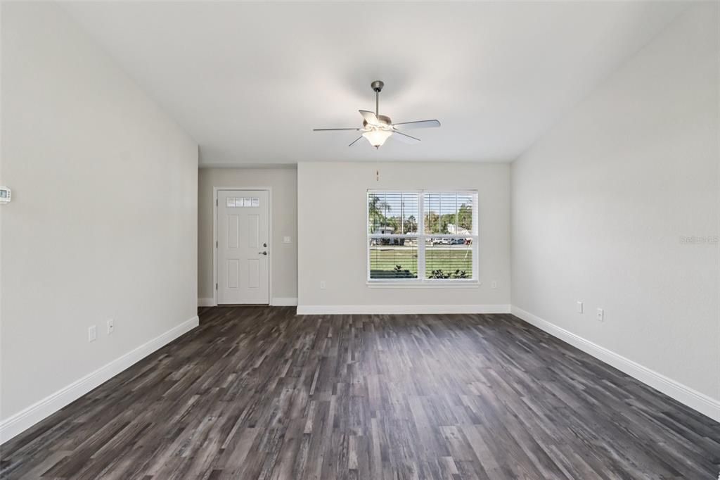 Active With Contract: $289,900 (3 beds, 2 baths, 1453 Square Feet)