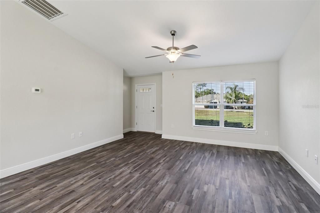 Active With Contract: $289,900 (3 beds, 2 baths, 1453 Square Feet)