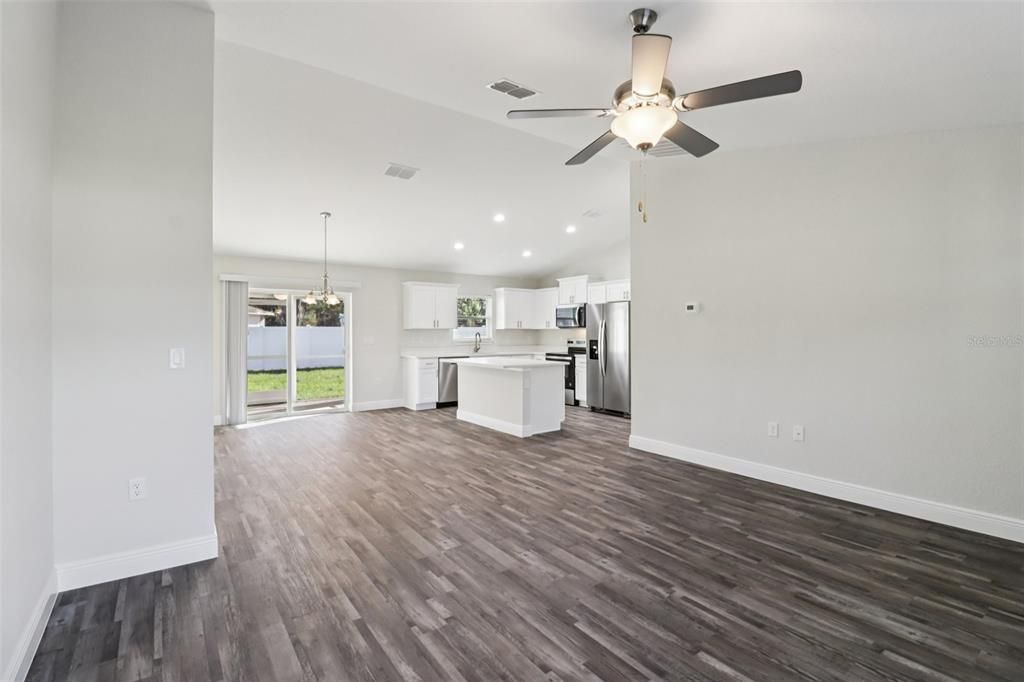 Active With Contract: $289,900 (3 beds, 2 baths, 1453 Square Feet)