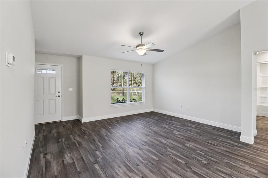 Active With Contract: $289,900 (3 beds, 2 baths, 1453 Square Feet)