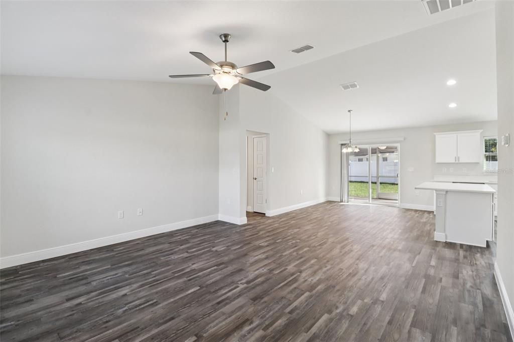 Active With Contract: $289,900 (3 beds, 2 baths, 1453 Square Feet)