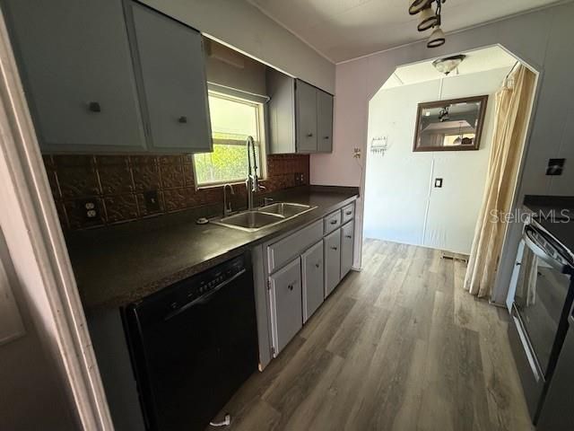 For Sale: $114,000 (2 beds, 2 baths, 1104 Square Feet)
