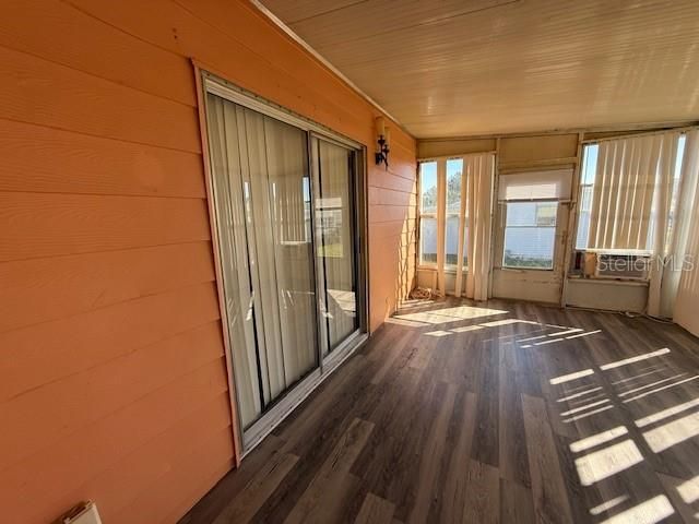 For Sale: $114,000 (2 beds, 2 baths, 1104 Square Feet)