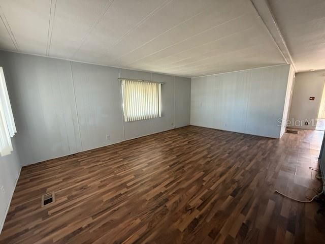 For Sale: $114,000 (2 beds, 2 baths, 1104 Square Feet)