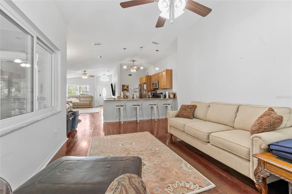 待售: $490,000 (3 贝兹, 2 浴室, 1688 平方英尺)