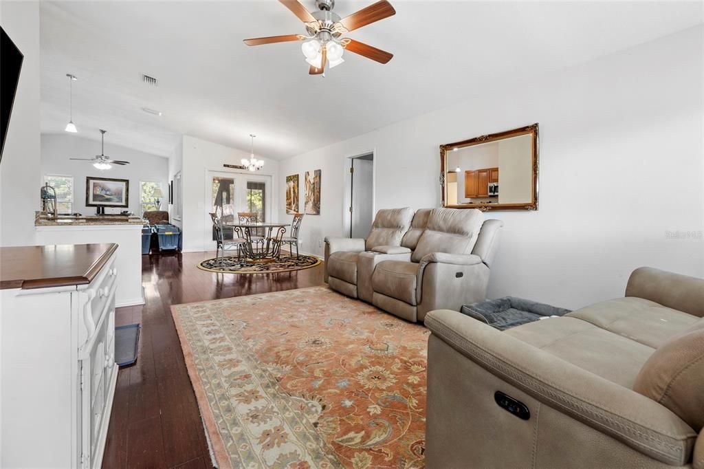 待售: $490,000 (3 贝兹, 2 浴室, 1688 平方英尺)