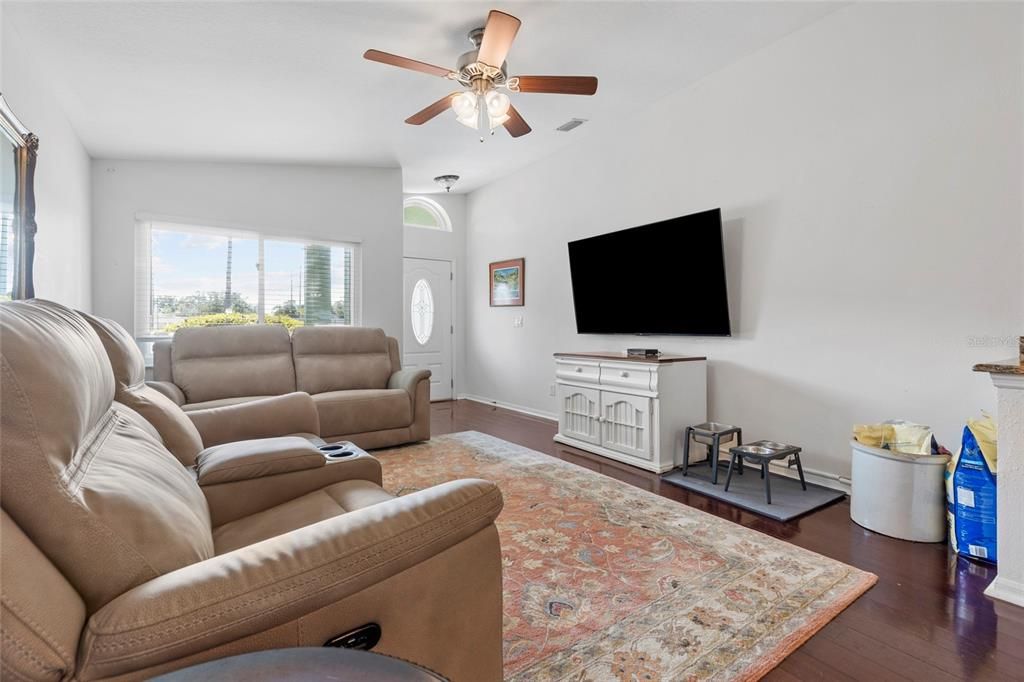 待售: $490,000 (3 贝兹, 2 浴室, 1688 平方英尺)