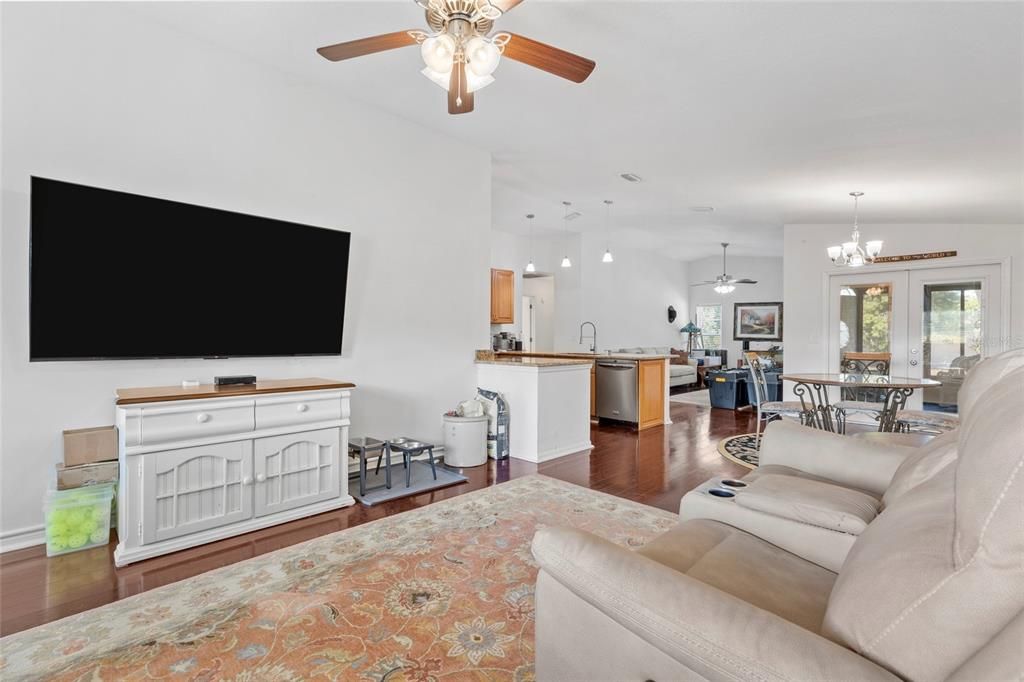 待售: $490,000 (3 贝兹, 2 浴室, 1688 平方英尺)