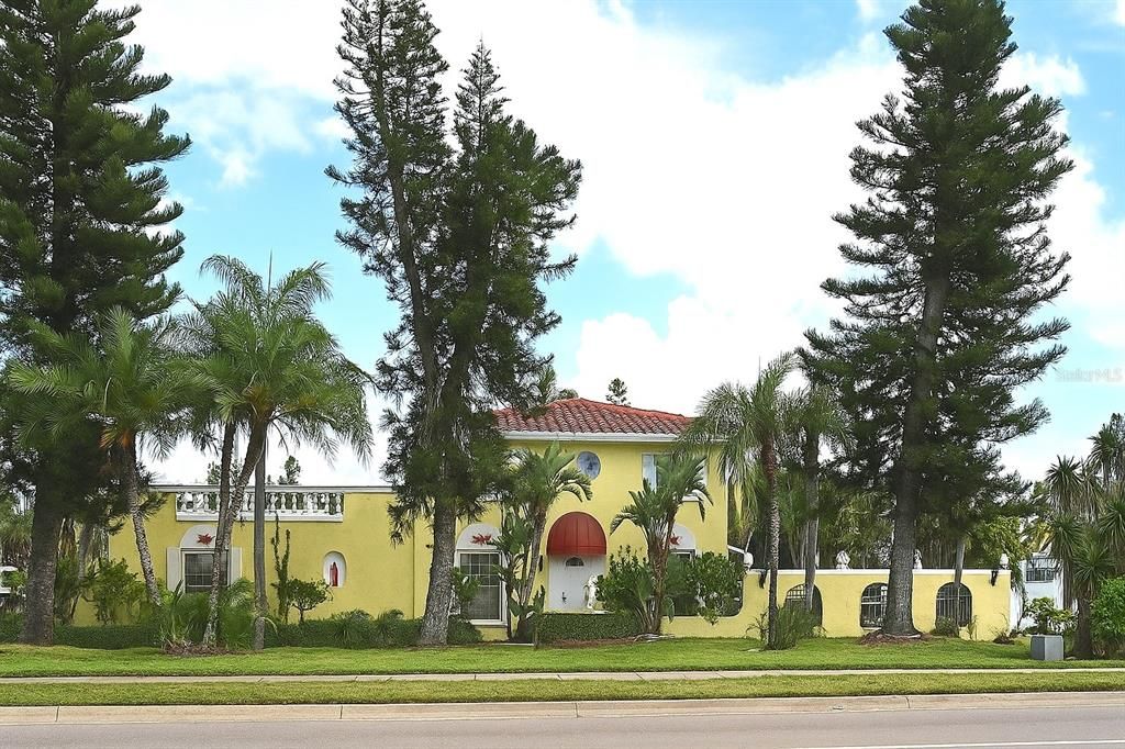 Recently Sold: $745,000 (3 beds, 3 baths, 1556 Square Feet)