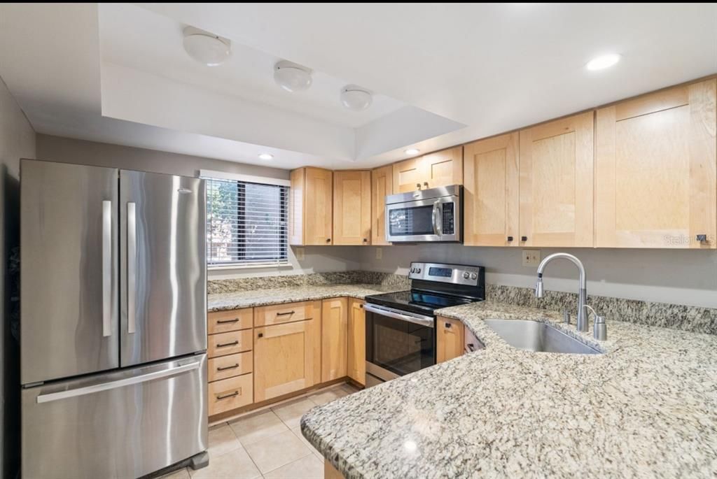 For Sale: $207,000 (2 beds, 2 baths, 1042 Square Feet)