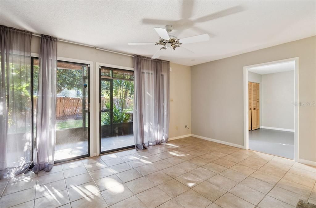 For Sale: $207,000 (2 beds, 2 baths, 1042 Square Feet)