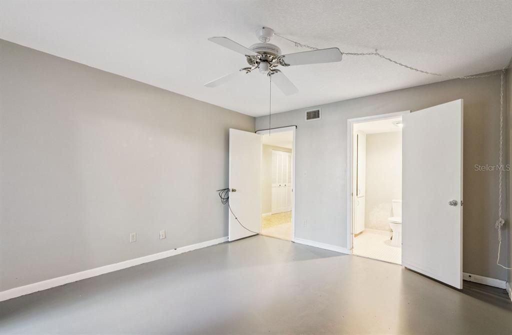 For Sale: $207,000 (2 beds, 2 baths, 1042 Square Feet)