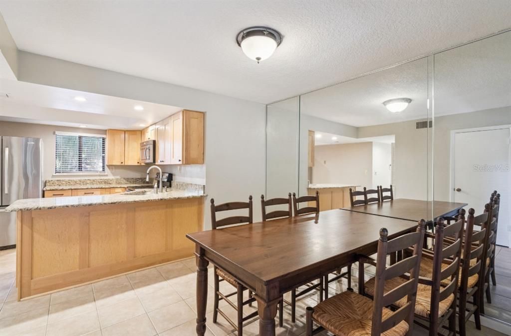 For Sale: $207,000 (2 beds, 2 baths, 1042 Square Feet)