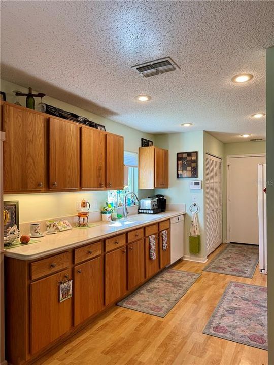 For Sale: $325,000 (2 beds, 2 baths, 1757 Square Feet)