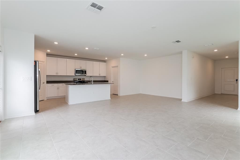 For Rent: $2,200 (5 beds, 2 baths, 2215 Square Feet)