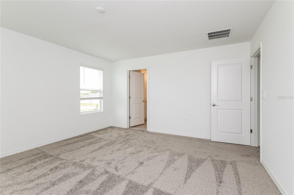 For Rent: $2,200 (5 beds, 2 baths, 2215 Square Feet)