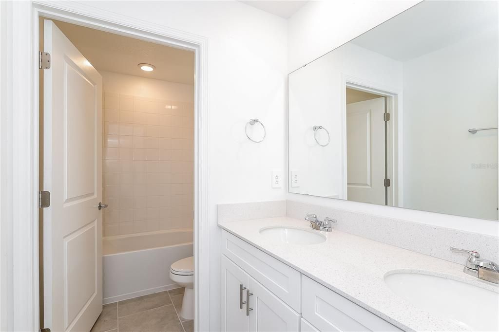 For Rent: $2,200 (5 beds, 2 baths, 2215 Square Feet)