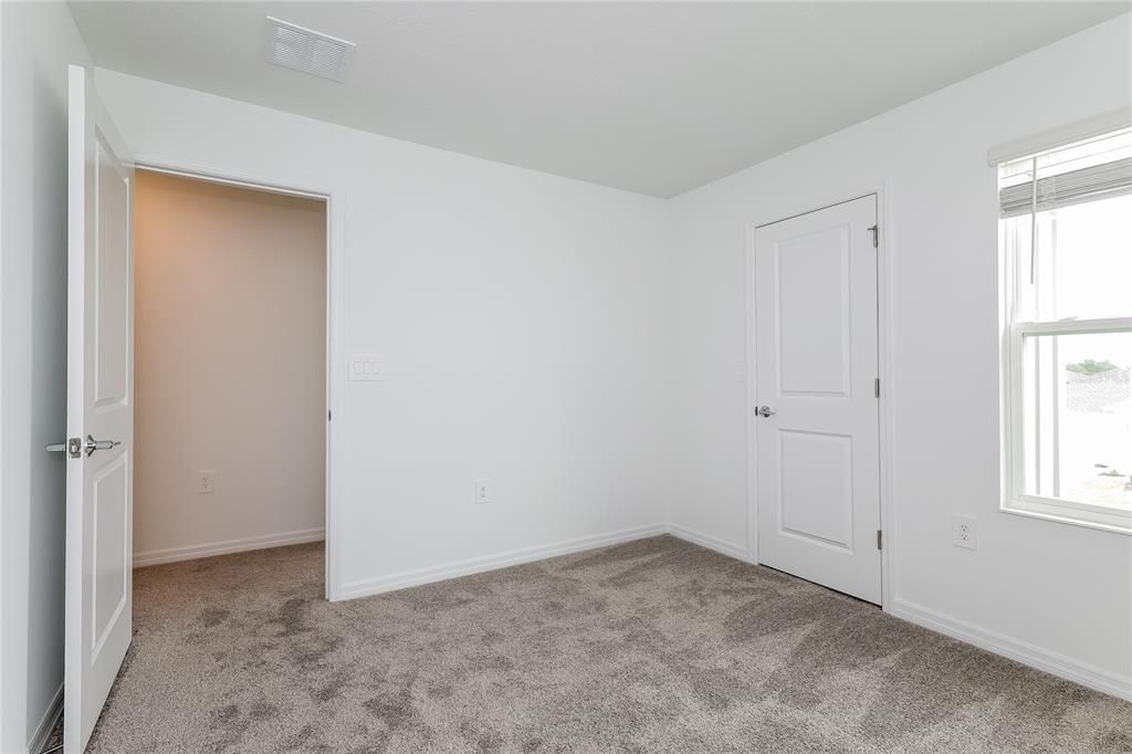 For Rent: $2,200 (5 beds, 2 baths, 2215 Square Feet)