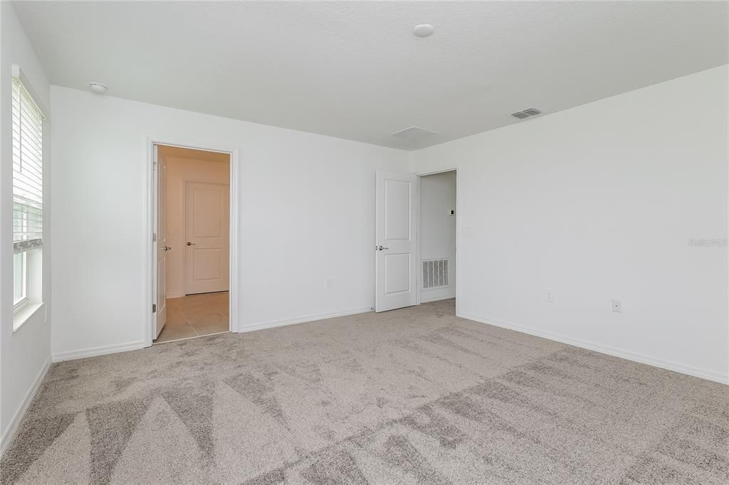 For Rent: $2,200 (5 beds, 2 baths, 2215 Square Feet)