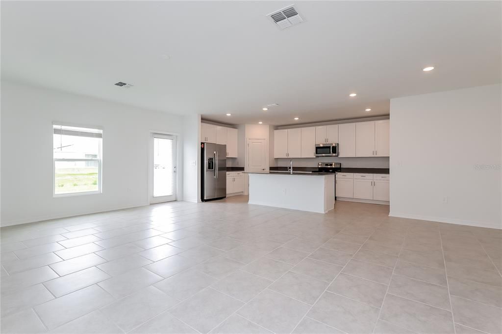 For Rent: $2,200 (5 beds, 2 baths, 2215 Square Feet)