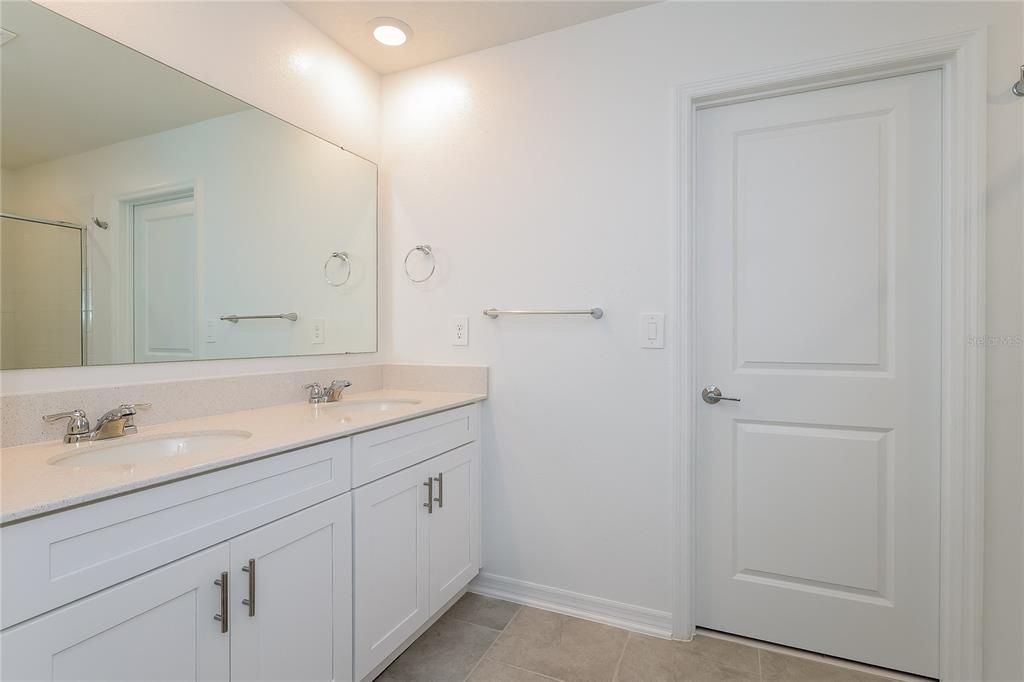 For Rent: $2,200 (5 beds, 2 baths, 2215 Square Feet)