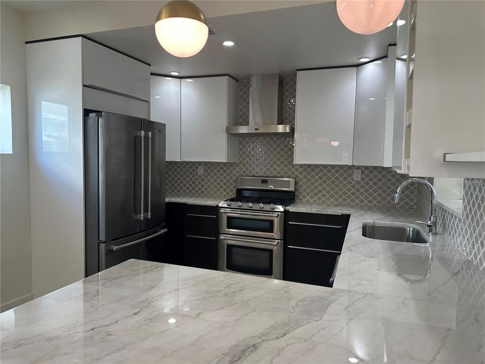 For Rent: $2,750 (1 beds, 2 baths, 1100 Square Feet)