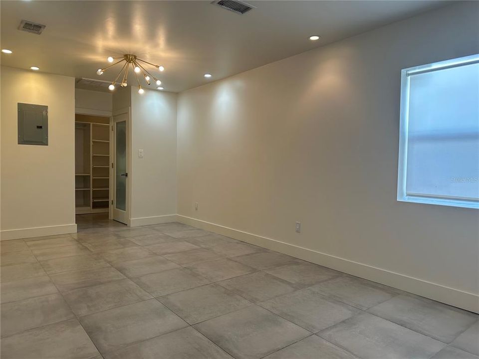 For Rent: $2,750 (1 beds, 2 baths, 1100 Square Feet)